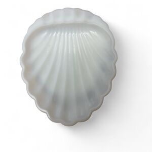 Vintage Milk Glass Scallop Shell Soap Dish Trinket Holder Opalescent 5.5